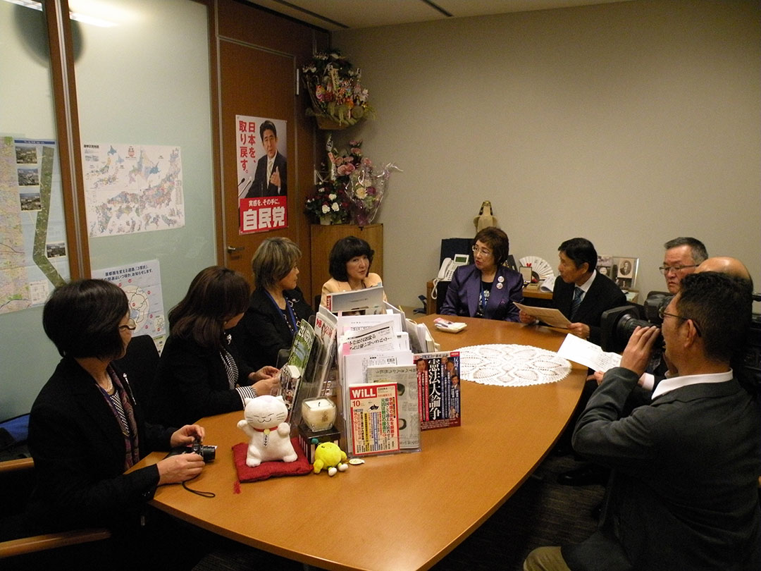 参議院会館において、番組収録風景　１枚目